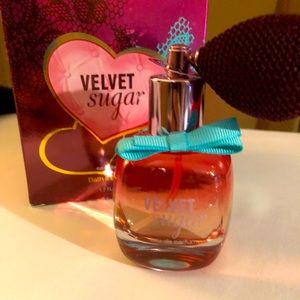 💫 Rare Find!!! 🌟  Beautiful vintage style bottle